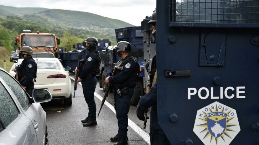 'Kamionët filluan tërheqjen nga barrikada, por u ndaluan nga Policia serbe'