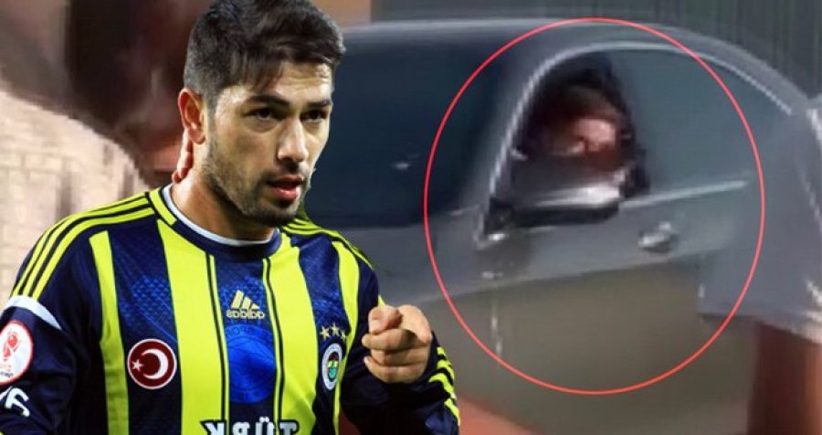 VIDEO tronditëse/ Ish -futbollisti i Fenerbahçes mbjell terror me armë nga makina e tij 