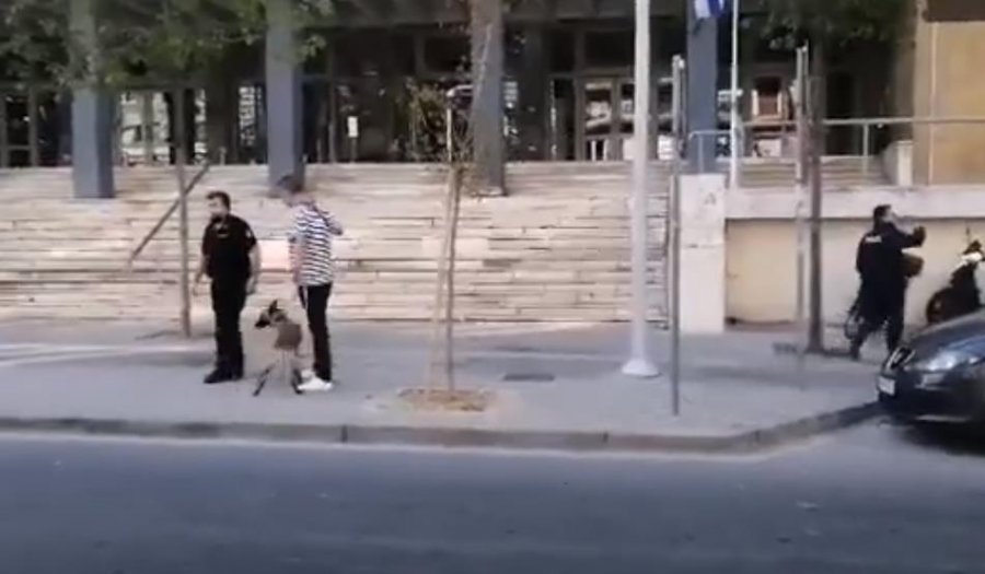 VIDEO/ Alarm për bombë në gjykatën e Selanikut