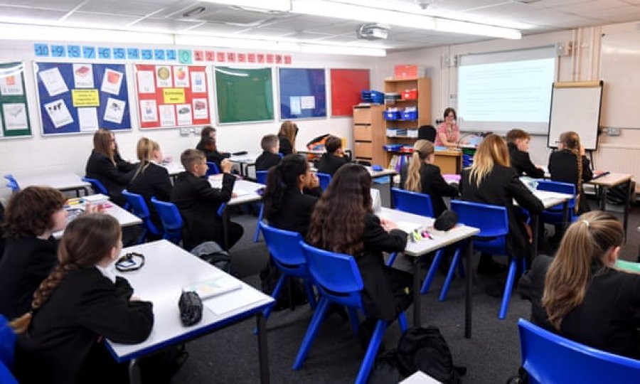 Angli, 1 në 10 nxënës ka vuajtur nga simptoma të gjata të Covid