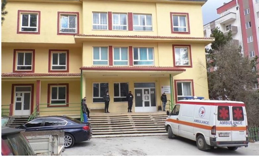 EMRI+FOTO/ Mësuesja humb jetën në Spitalin e Pogradecit, familjarët akuza mjekëve