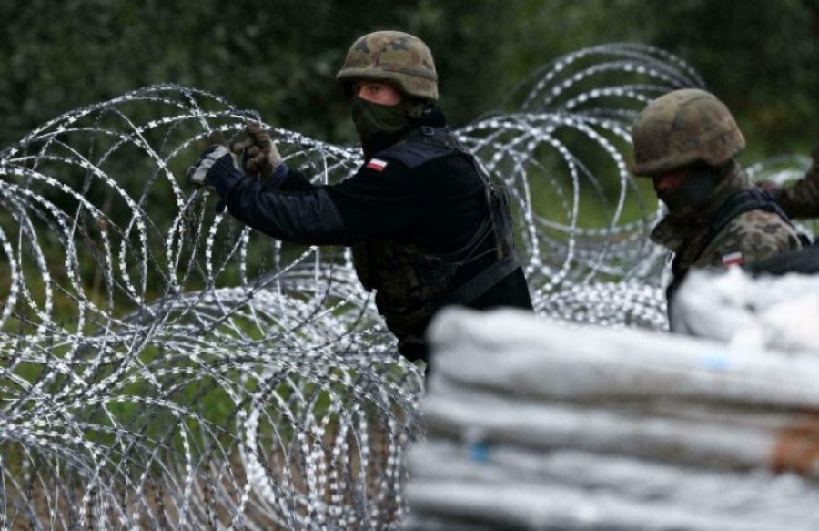 Polonia planifikon të zgjasë urgjencën kufitare mbi emigrantët