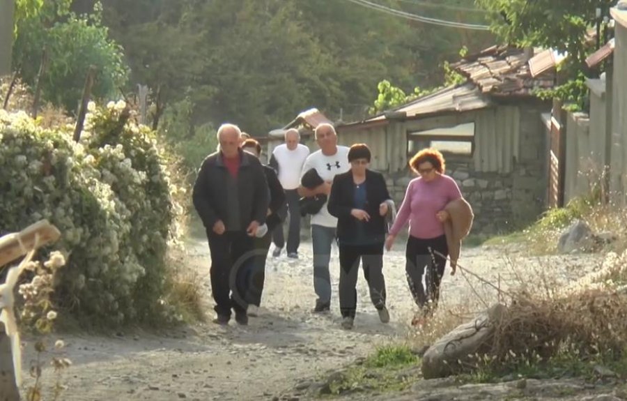 VIDEO/ Llixhat e Peshkopisë të lëna në mëshirë të fatit, banorët: Bashkia duhet të vejë dorë