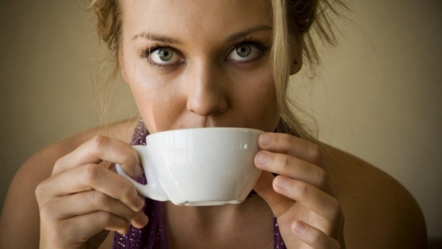 Pirja e tepërt e kafesë mund të shkaktojë mungesë të kësaj vitamine