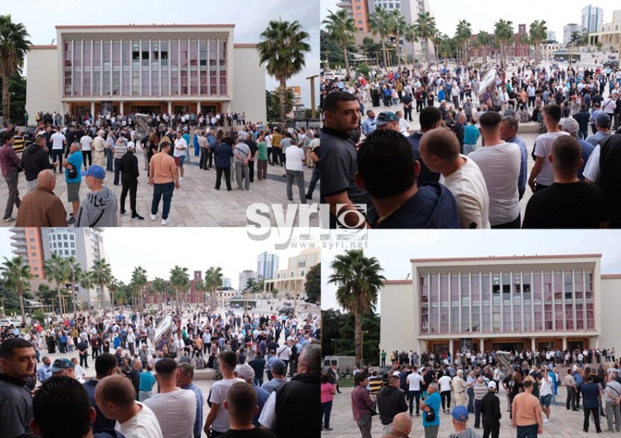 FOTO- VIDEO/ Durrësi i rezervon një pritje madhështore Sali Berishës