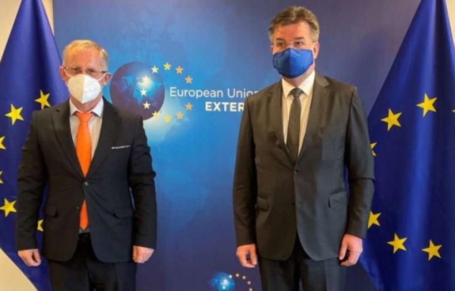 Negociatorët e BE: Bisedimet për targat Kosovë - Serbi vazhdojnë edhe të enjten