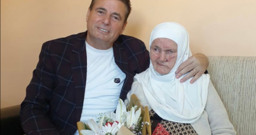 Mbushi 92 vite jetë, kështu ia uron nënës ditëlindjen Agim Bahtiri