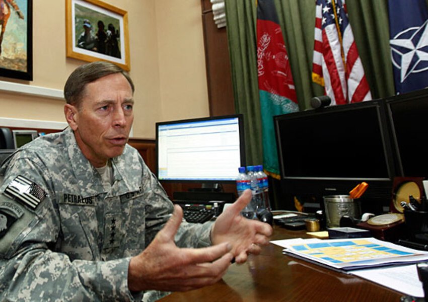 Ish-drejtori i CIA-s: Do të bëhet luftë e madhe për Donbasin