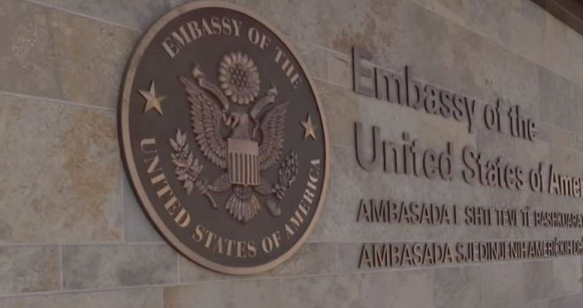Ambasada amerikane: Në Ditën e Kushtetutës, kujtojmë pritjet e kosovarëve për demokraci