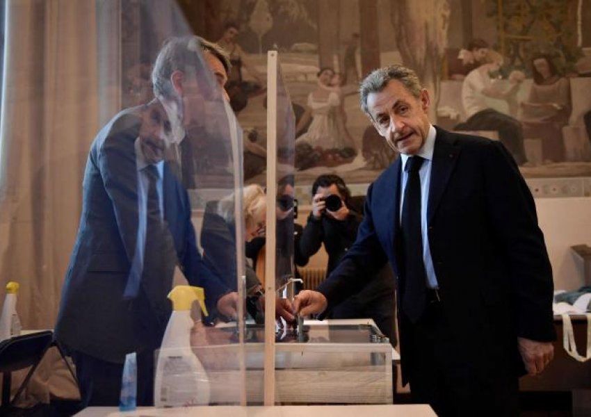 Nicolas Sarkozy do të votojë për Macron në raundin e dytë, thirrje për bashkim pas kreut të shtetit