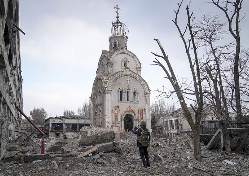 Administratori ushtarak rajonal: Rusët bombarduan kishën në Luhansk