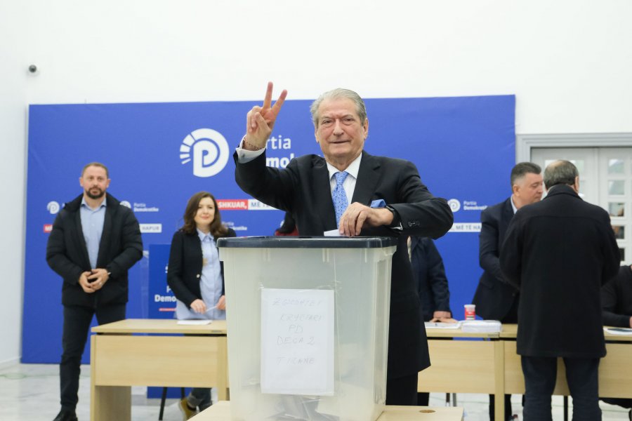 Berisha votes for the local branch chair: Today Democrats are signing for the real opposition