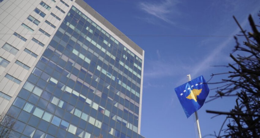 Qeveria e Kosovës ndan 1.7 milionë euro për profesionistë shëndetësorë