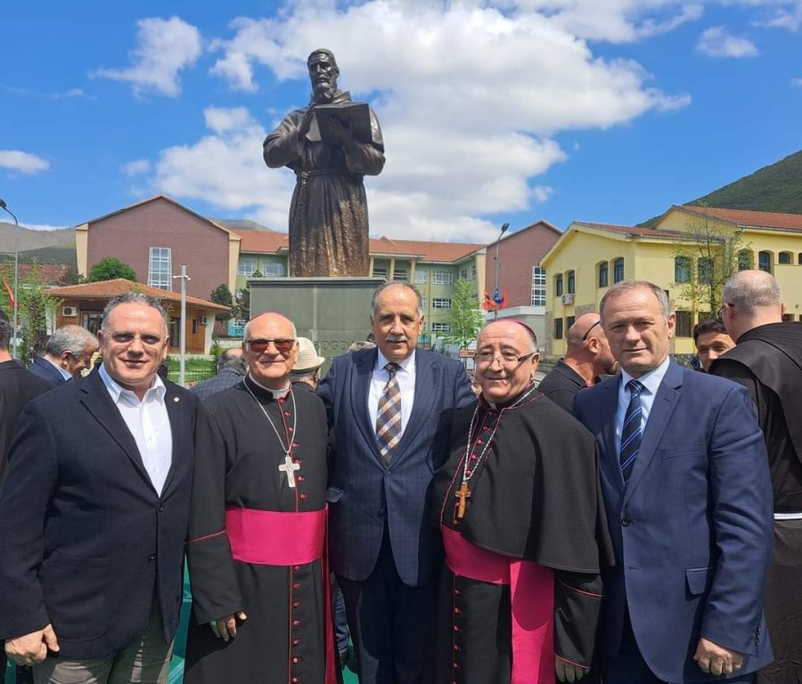 Ngrihet në Krumë, shtatorja e Pjetër Bogdanit, arqipeshkëvi Massafra nderon klerikun dijetar