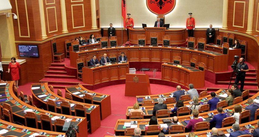 Tensionet në veri të Kosovës, kryetarja e Kuvendit të Shqipërisë bën thirrje për vetëpërmbajtje të të dy shteteve