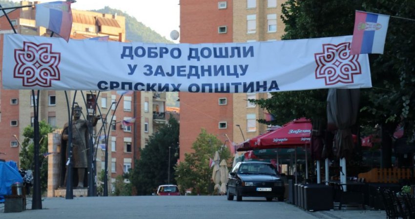 Veriu zgjohet me mbishkrime “Mirësevini në Asociacionin e Komunave serbe”