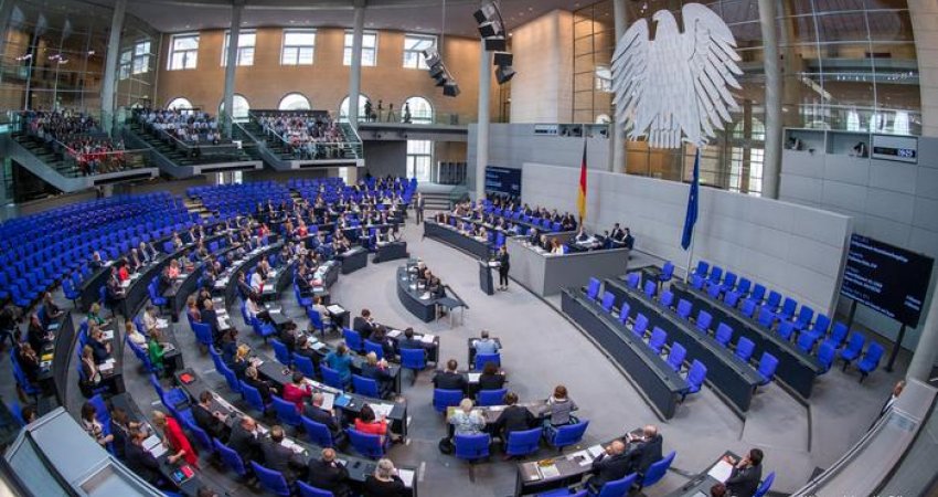 Tensionet në veri e çojnë në Bundestagun në këmbë 