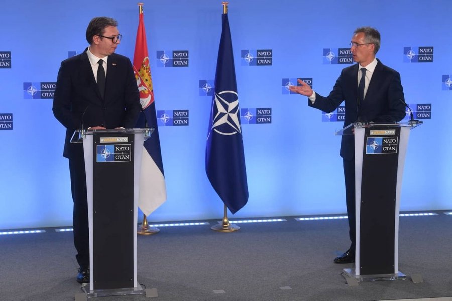 Kreu i NATO-s, Stoltenberg i prerë me Vuçiçin: Nëse rrezikoni stabilitetin në Kosovë do të ndërhymë