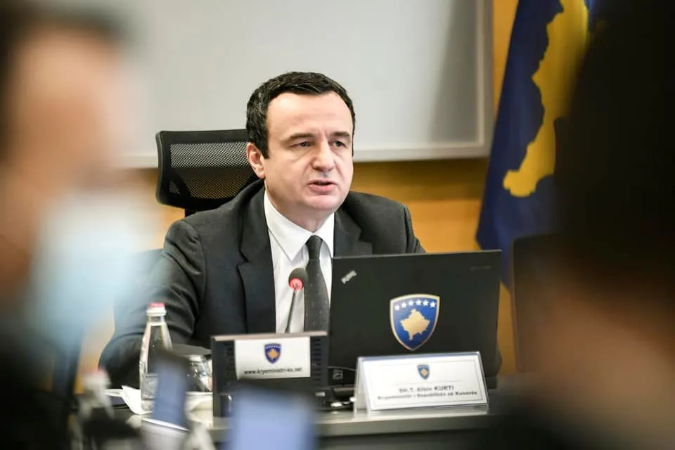 Albin Kurti hedh akuza të rënda mbi prokurorët e gjyqtarët e Kosovës