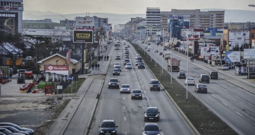 Vidhet një BMW X5 në Fushë-Kosovë