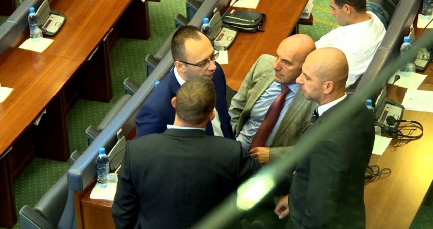 Përfaqësuesit e vetëm të serbëve në institucionet e Kosovës
