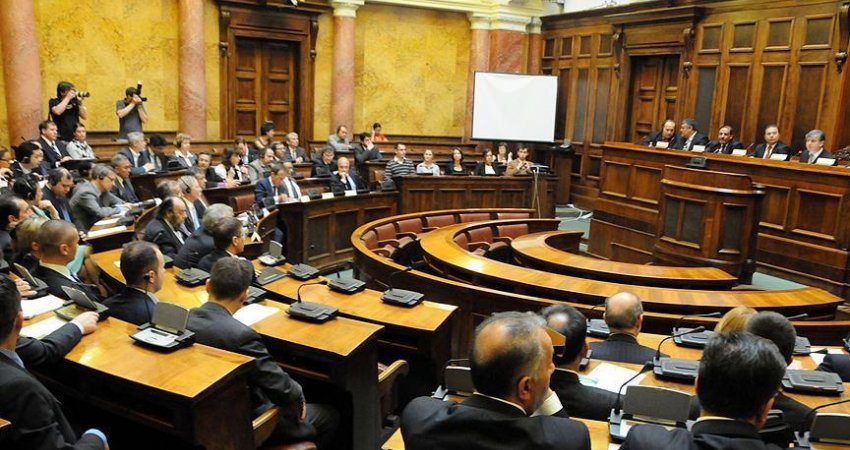 Për çfarë krime lufte dyshohet nënkryetari i Kuvendit të Serbisë