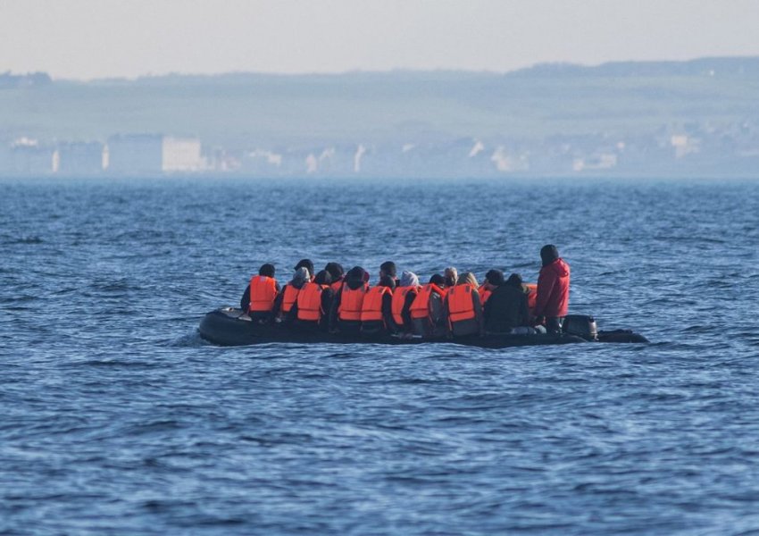 Britani: 4 në 10 emigrantë që kalojnë Kanalin janë shqiptarë