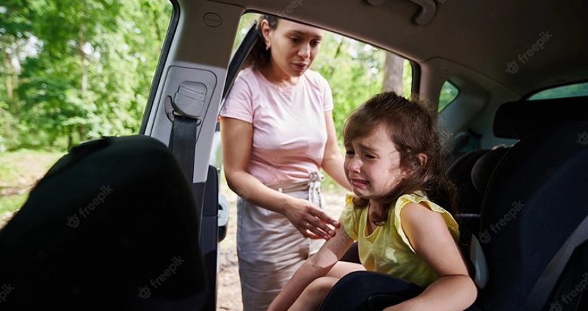 Fëmija qan gjatë udhëtimit me veturë? Aplikoni këto rregulla