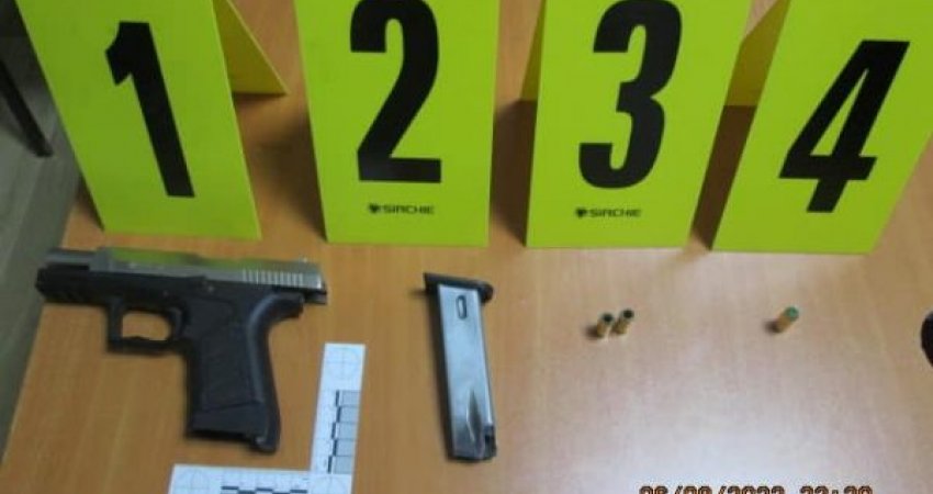 Policia konfiskon dy armë në dy ahengje të ndryshme në Vushtrri 