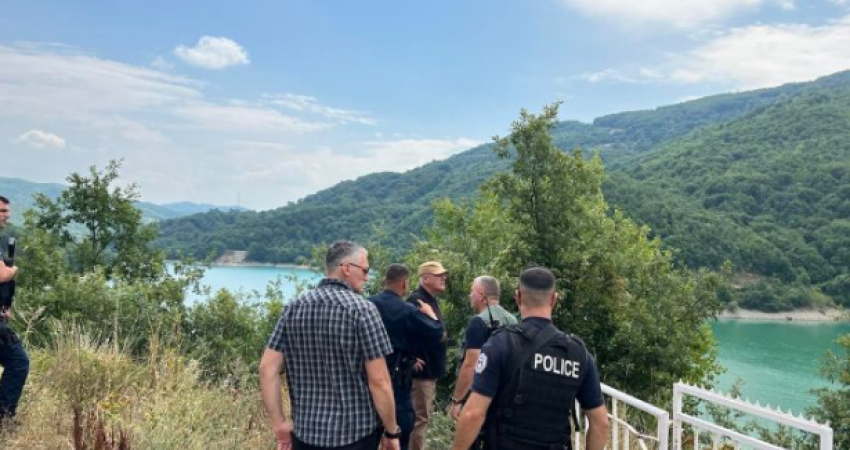 Nën masa të rrepta sigurie, ministri Sveçla shkon në Bërnjak