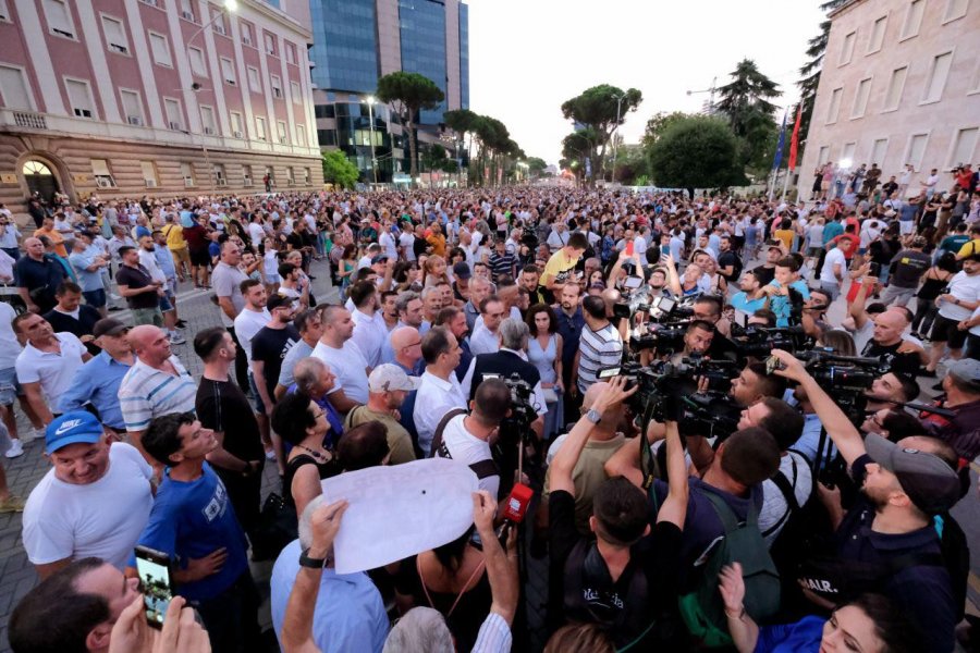 Sot qytetarët në protestë/ Berisha: Mbështes plotësisht kërkesat e tyre