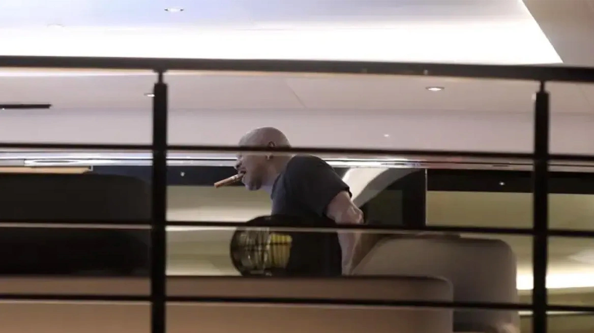 VIDEO/ Michael Jordan shijon pushimet e tij në Halkidiki në një jaht luksoz