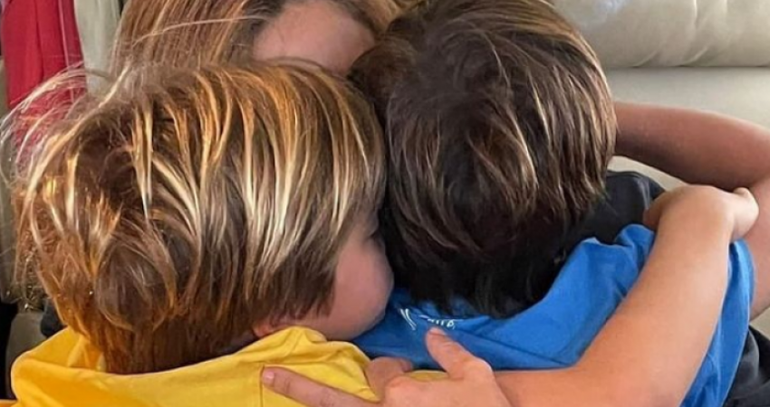 Shfaqet duke u përqafuar me fëmijët, Shakira: Dashuria më e pastër