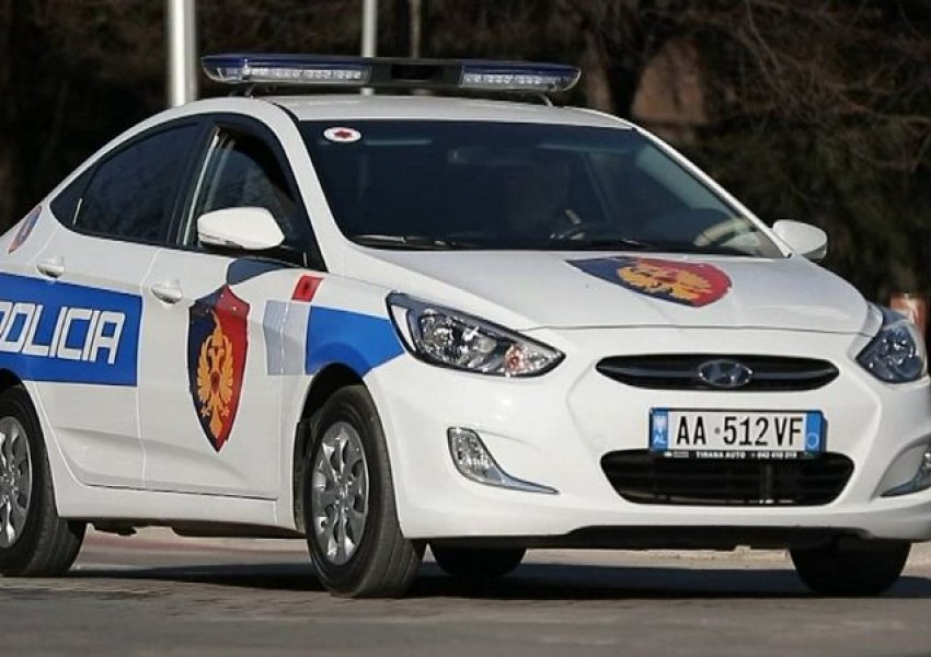 Makina përplas dy fëmijë në Vlorë, largohet me shpejtësi nga vendngjarja