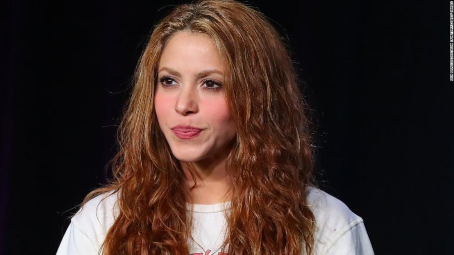 Shakira jep mesazhin e ëmbël teksa përqafon të vegjëlit e saj