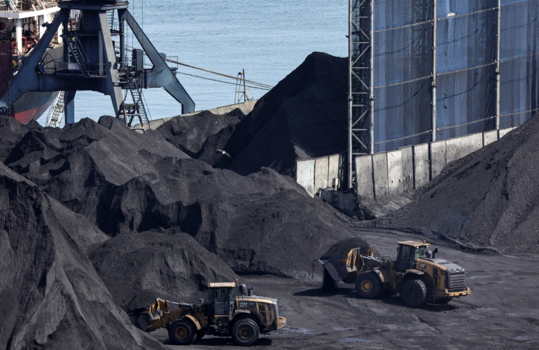 Hyn në fuqi embargoja e qymyrit, ekonomia ruse pëson goditje të fortë