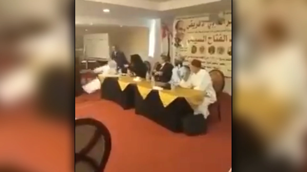 Diplomati saudit rrëzohet dhe vdes ndërsa fliste në një konferencë në Kajro