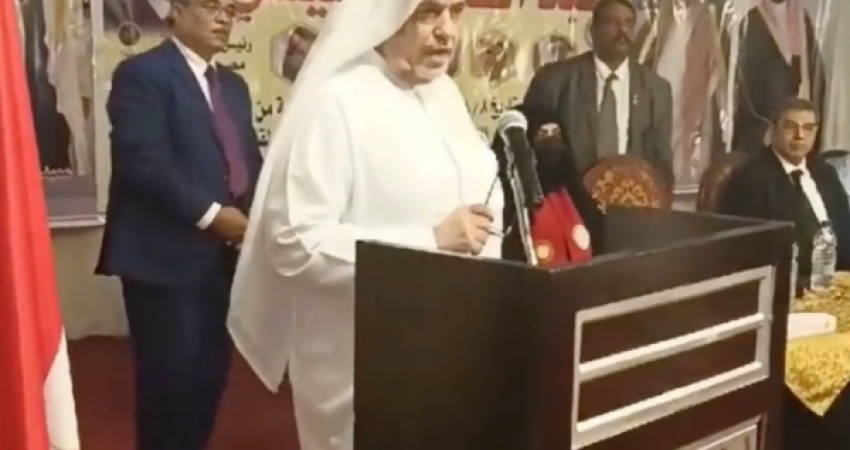 Pamje tronditëse, derisa po mbante fjalim në një konferencë, vdes biznesmeni saudit (Video)