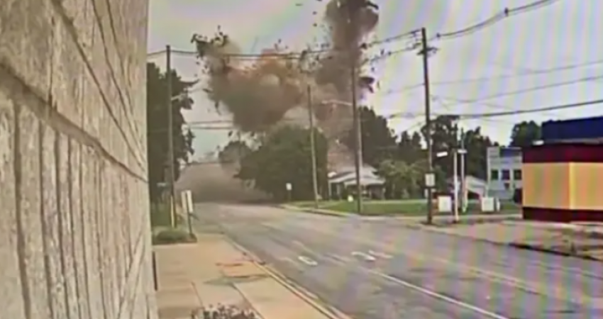 Momenti kur kamerat regjistrojnë shpërthimin e një shtëpie, 3 të vdekur në Indiana (Video)