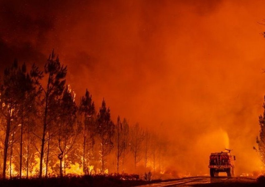 Zjarrfikësit në Francë po luftojnë me zjarrin ‘përbindësh’ pranë qytetit Bordo