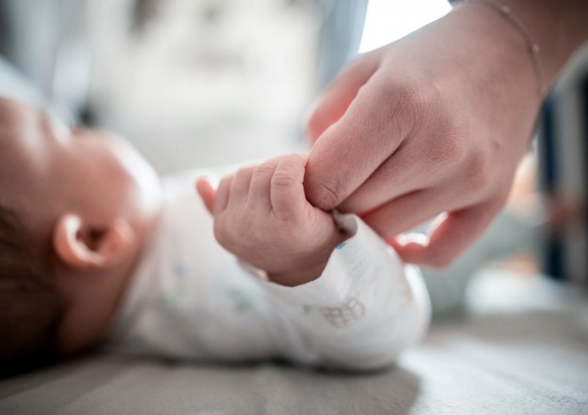 Më pak lindje në vend, rënie me 14.8% në tremujorin e dytë