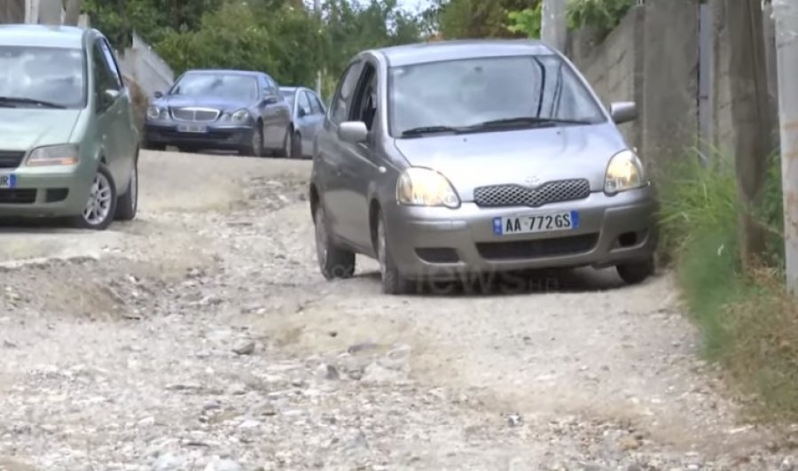 Rruga e pashtruar e ujërat e zeza sheshit/ Bashkia e Tiranës braktis banorët e Kodrës së Priftit