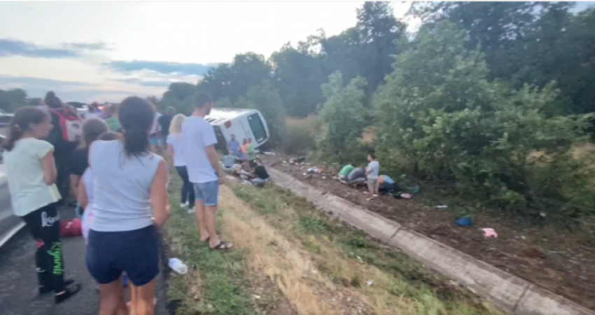 Autobusi me serbë rrotullohet në Bullgari, mes të lënduarve rëndë ka edhe fëmijë