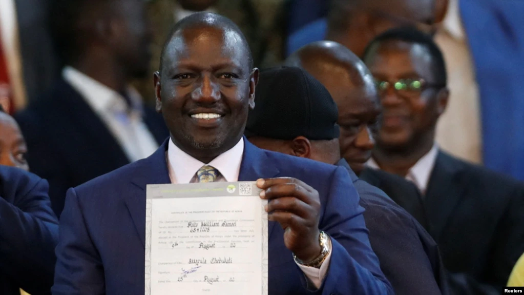 Mashtrime me votat?/ William Ruto zgjidhet president në Kenia