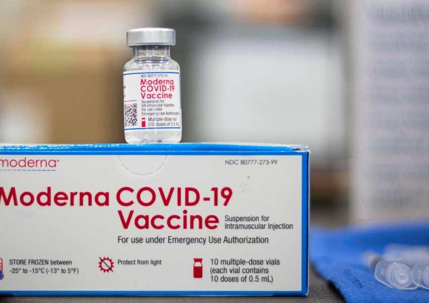Mbretëria e Bashkuar miraton e para vaksinën anti-covid që synon si llojin origjinal ashtu edhe variantin Omicron