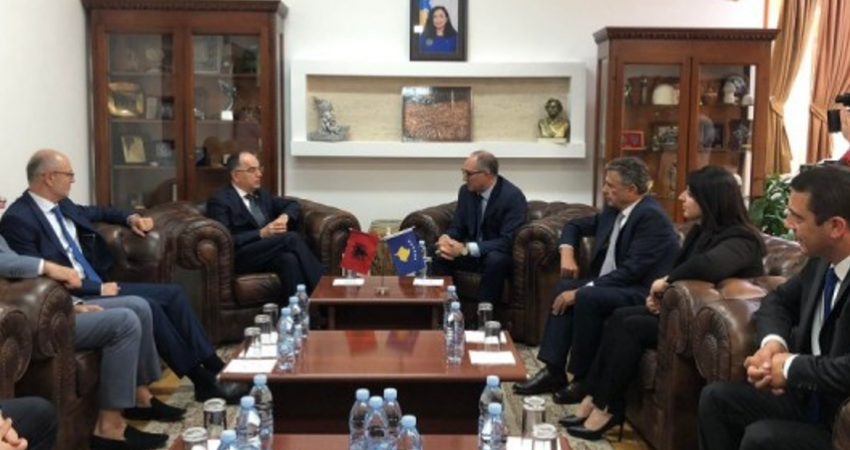 ​Presidenti Begaj takohet edhe me kryetarin e Prizrenit