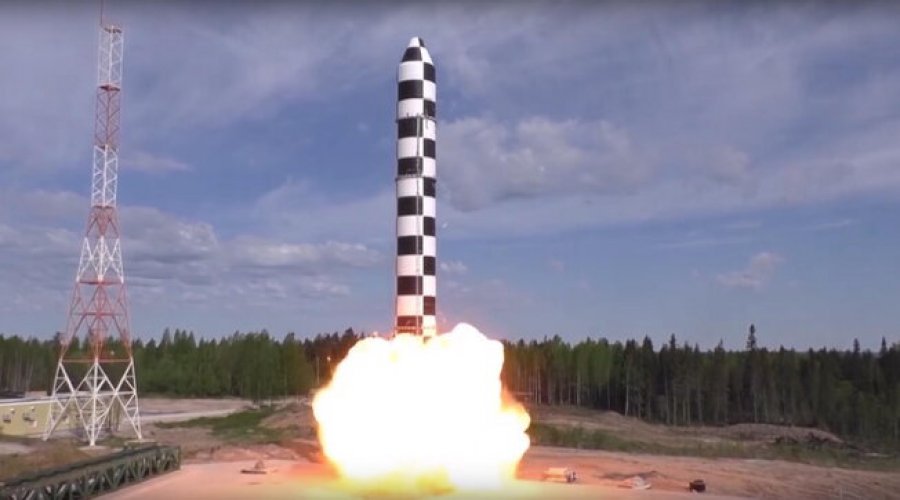 Moska do të fillojë prodhimin e super raketave Sarmat