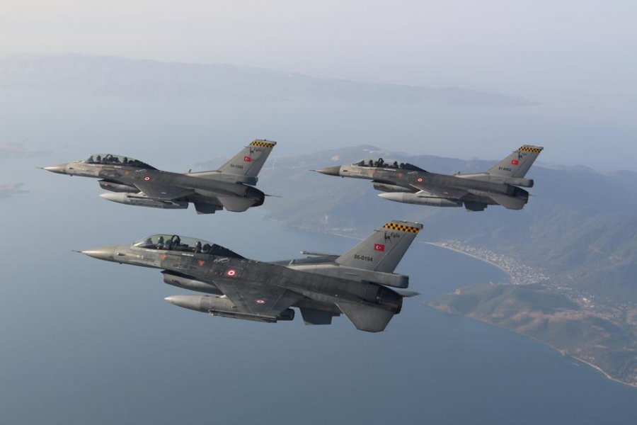 Alarmi grek: 26 avionë spiunë turq shkelën hapësirën ajrore