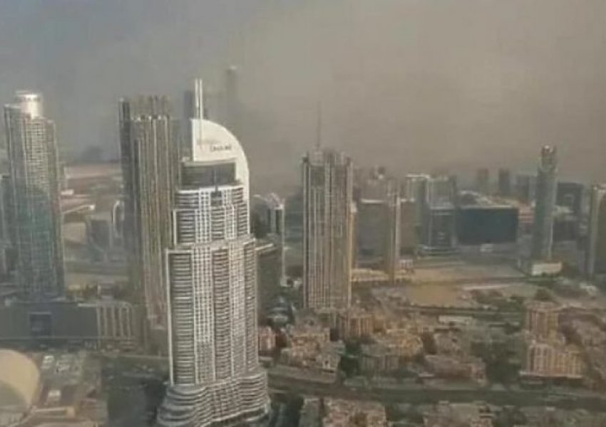 Dubain e 'gëlltit' stuhia e rërës, tërë vendi 'zhduket' për pak çaste
