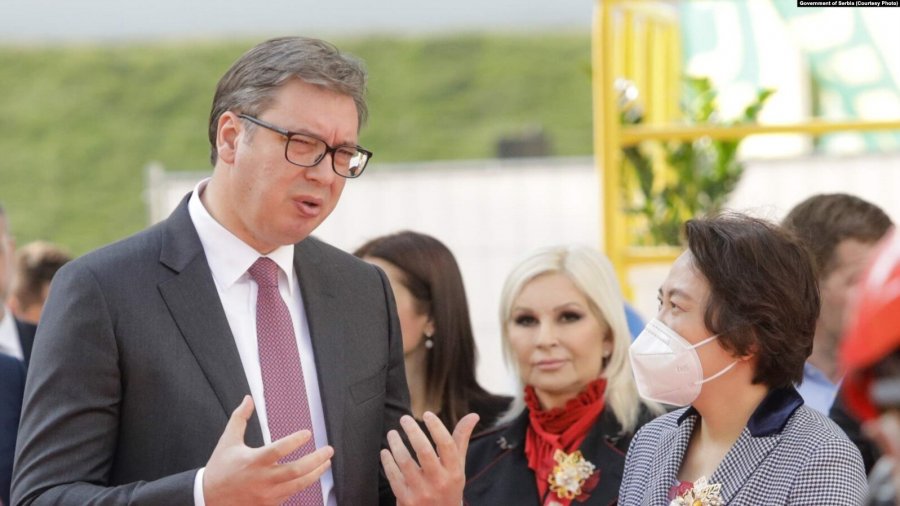 Kosova, temë diskutimi midis Vuçiç dhe ambasadores së Kinës në Beograd